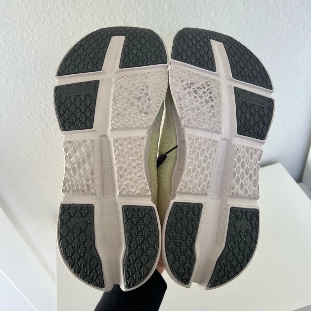 On Running Cloudgo Sneakers Running Shoes Sneakers in Hay / Sand Yellow